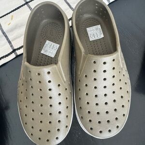 Native Kids Water Shoes in Metallic Gold